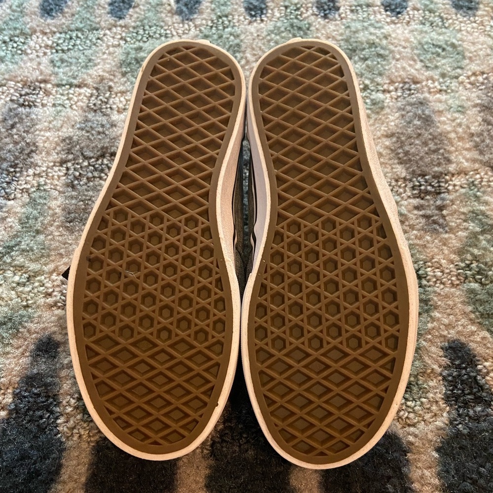 Vans - Picture 2 of 4